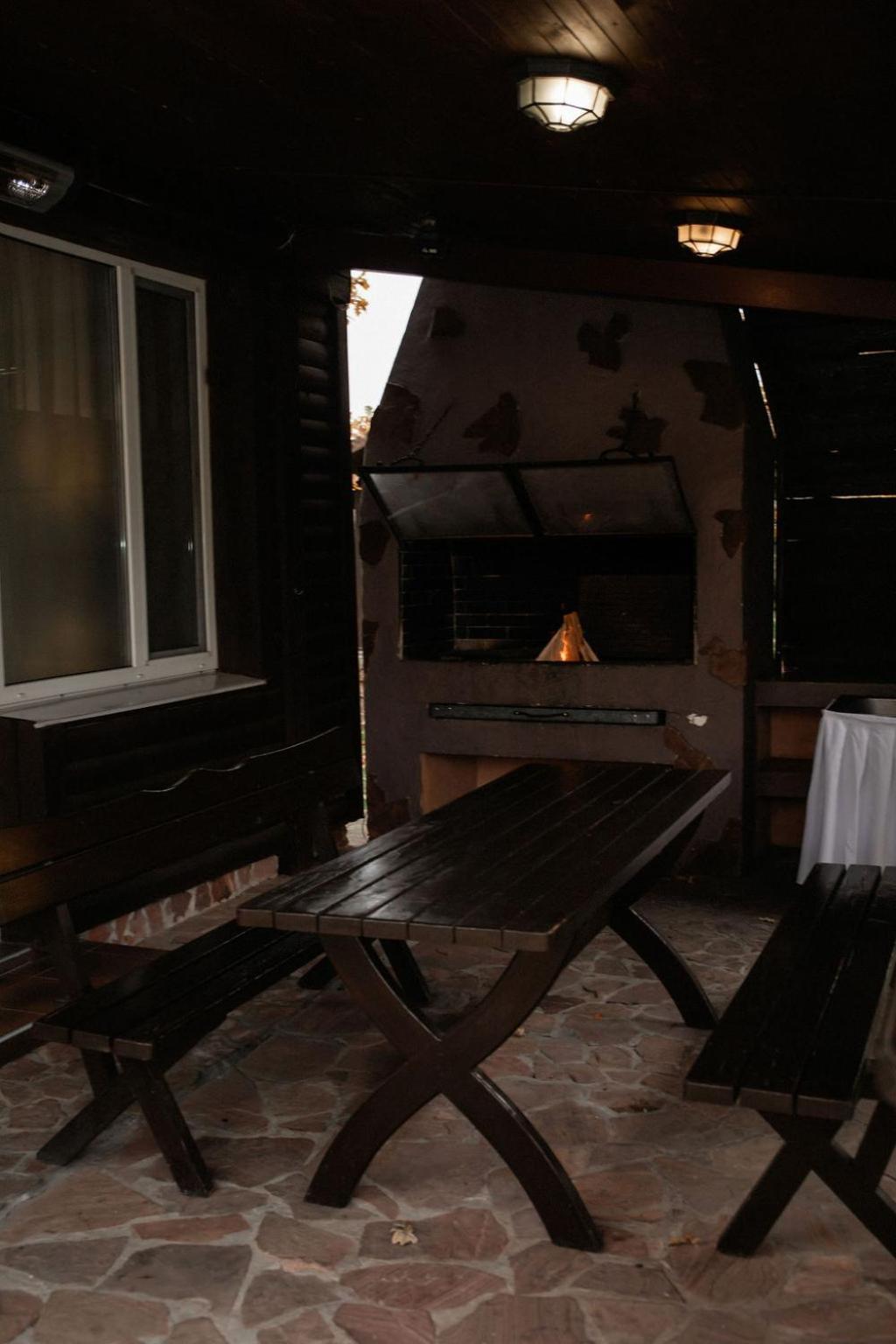 Veselyj Zajets Hotel Pirnove Exterior foto